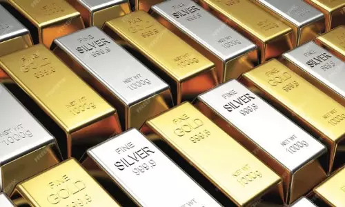 सोना ₹2,100 बढ़कर रिकॉर्ड ₹1,03,670 पर, चांदी ₹1,000 लुढ़की
