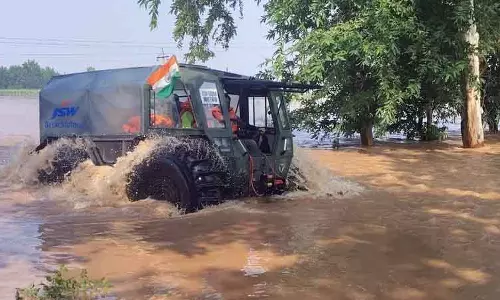 Punjab: गांव जलमग्न, अजनाला शहर में बाढ़ का खतरा Punjab: गांव जलमग्न, अजनाला शहर में बाढ़ का खतरा