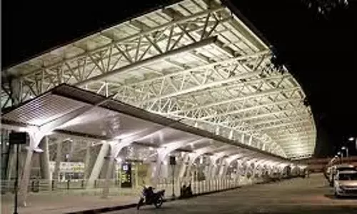 चेन्नई हवाई अड्डे पर कांच का पैनल गिरा