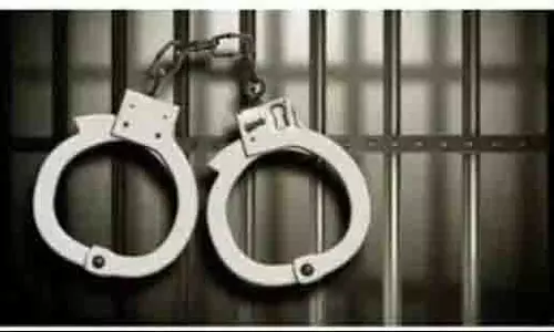 Chandigarh: महिला एएसआई से बदसलूकी पर व्यक्ति गिरफ्तार Chandigarh: महिला एएसआई से बदसलूकी पर व्यक्ति गिरफ्तार