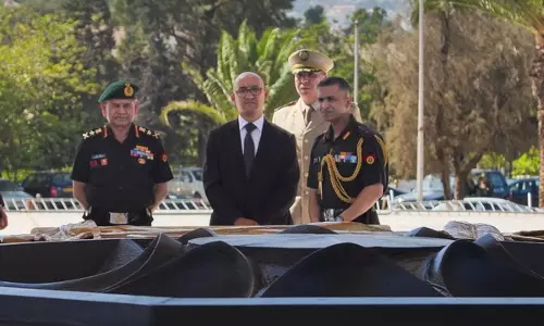 Algeria: COAS जनरल उपेंद्र द्विवेदी ने शहीद स्मारक पर श्रद्धांजलि अर्पित की