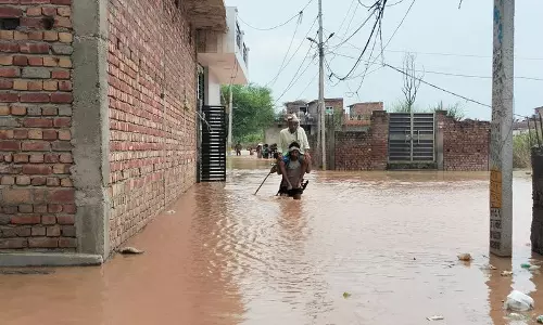Haryana : अंबाला कैंट में टांगरी का पानी घरों में घुसा Haryana : अंबाला कैंट में टांगरी का पानी घरों में घुसा