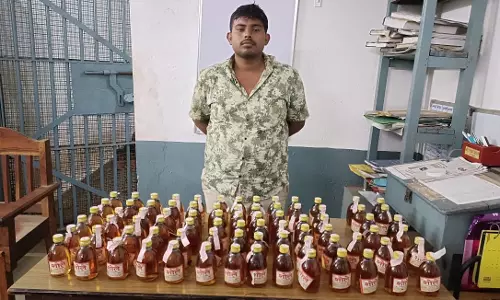 भारी मात्रा में शराब के साथ युवक हुआ गिरफ्तार भारी मात्रा में शराब के साथ युवक हुआ गिरफ्तार
