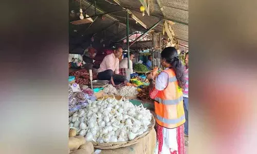 GHMC खाद्य सुरक्षा शाखा ने हैदराबाद में 18 सब्जी मंडियों का निरीक्षण किया GHMC खाद्य सुरक्षा शाखा ने हैदराबाद में 18 सब्जी मंडियों का निरीक्षण किया