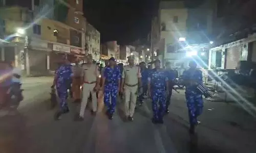 त्योहारों से पहले सुरक्षा बलों ने Santoshnagar में किया क्षेत्र परिचय मार्च