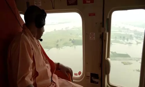 CM योगी ने गाजीपुर बाढ़ का हवाई सर्वेक्षण किया, प्रभावित परिवारों को समय पर राहत देने के निर्देश दिए