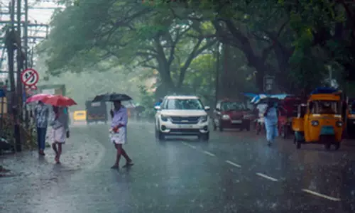 गुजरात में भारी बारिश का ऑरेंज अलर्ट जारी, मछुआरों को समुद्र से दूर रहने की सलाह