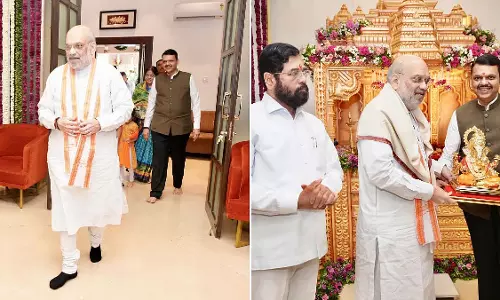 Ganeshotsav 2025: केंद्रीय गृह मंत्री गणपति दर्शन के लिए महाराष्ट्र के CM के आवास पर पहुंचे Ganeshotsav 2025: केंद्रीय गृह मंत्री गणपति दर्शन के लिए महाराष्ट्र के CM के आवास पर पहुंचे