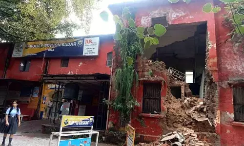 Una police थाने की दीवार गिरने से होमगार्ड घायल Una police थाने की दीवार गिरने से होमगार्ड घायल
