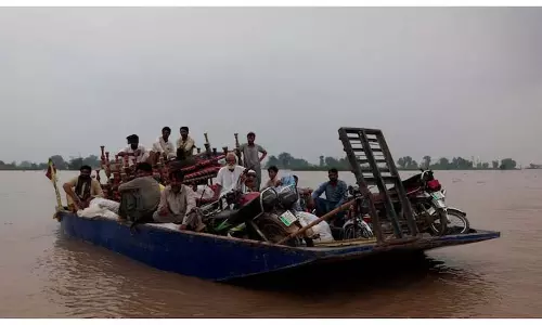 Pakistan के सीमावर्ती ग्रामीणों को लगातार खाली कराए जाने का सामना करना पड़ रहा