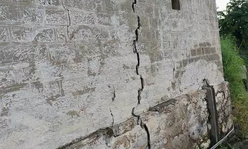 Baddi village में जमीन धंसने से 6 घरों में दरारें आईं, निवासियों को स्थानांतरित किया गया