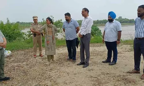 प्रशासन बाढ़ प्रभावित परिवारों को सुरक्षित स्थानों पर पहुंचाने के लिए हर संभव प्रयास कर रहा: DC प्रशासन बाढ़ प्रभावित परिवारों को सुरक्षित स्थानों पर पहुंचाने के लिए हर संभव प्रयास कर रहा: DC