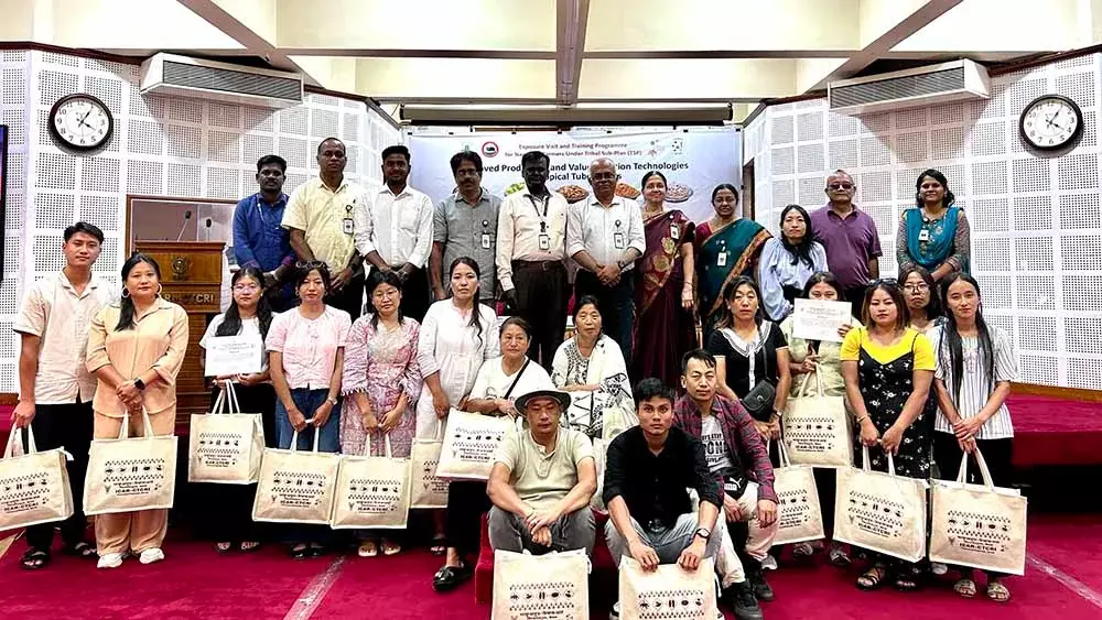 Nagaland : वोखा के किसानों ने तमिलनाडु और केरल में प्रशिक्षण लिया Nagaland : वोखा के किसानों ने तमिलनाडु और केरल में प्रशिक्षण लिया