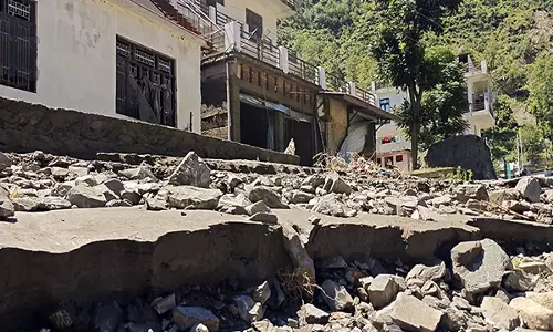 Ramban के राजगढ़ इलाके में अचानक आई बाढ़ में 3 की मौत, 2 लापता Ramban के राजगढ़ इलाके में अचानक आई बाढ़ में 3 की मौत, 2 लापता