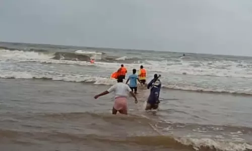 Udupi : चार मछुआरों को बचाया गया Udupi : चार मछुआरों को बचाया गया