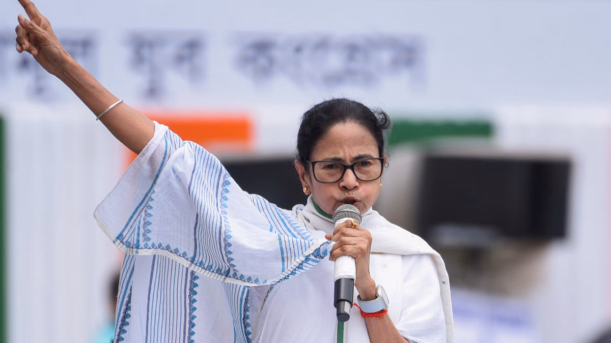 Kolkata: ममता बनर्जी ने केंद्र को घेरा, SIR मुद्दा Kolkata: ममता बनर्जी ने केंद्र को घेरा, SIR मुद्दा
