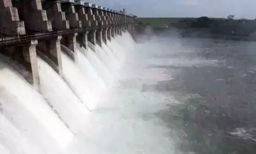 Andhra Pradesh: बारिश के कारण सिंचाई परियोजनाएं ओवरफ्लो हो गईं Andhra Pradesh: बारिश के कारण सिंचाई परियोजनाएं ओवरफ्लो हो गईं
