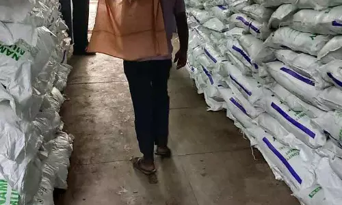 Anganwadi केंद्रों का राशन बारिश के कारण सड़ गया, अधिकारी असहाय Anganwadi केंद्रों का राशन बारिश के कारण सड़ गया, अधिकारी असहाय