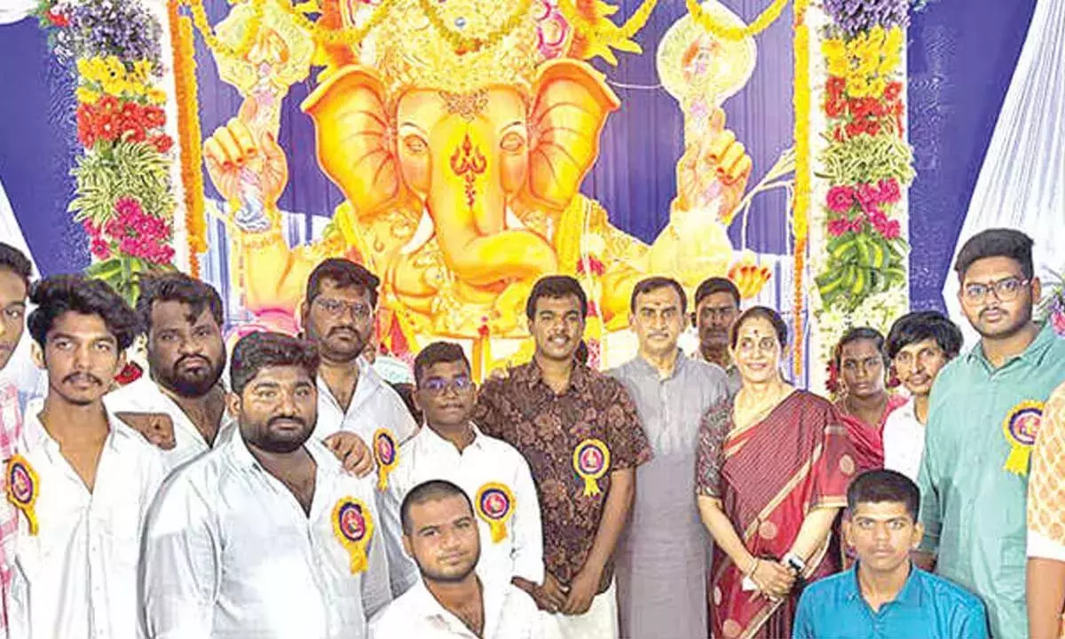 भगवान गणेश का आशीर्वाद सभी लोगों तक पहुंचे: विधायक