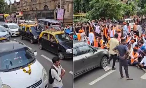 मुंबई में मराठा आरक्षण विरोध प्रदर्शन जारी, CSMT पर रास्ता रोका मुंबई में मराठा आरक्षण विरोध प्रदर्शन जारी, CSMT पर रास्ता रोका