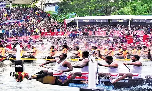 Alappuzha में आज नेहरू ट्रॉफी रेस में 75 नावें आमने-सामने होंगी Alappuzha में आज नेहरू ट्रॉफी रेस में 75 नावें आमने-सामने होंगी