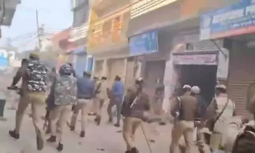 Sambhal: हिंसा रिपोर्ट ने शासन और ध्रुवीकरण पर नई बहस शुरू की Sambhal: हिंसा रिपोर्ट ने शासन और ध्रुवीकरण पर नई बहस शुरू की