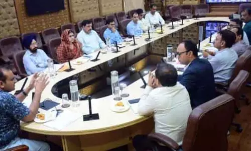 सौरभ भगत ने J&K में आवश्यक वस्तुओं की स्थिति की समीक्षा की