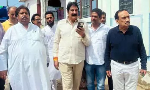 JAMMU: कांग्रेस नेताओं ने बाढ़ प्रभावित इलाकों का दौरा किया JAMMU: कांग्रेस नेताओं ने बाढ़ प्रभावित इलाकों का दौरा किया