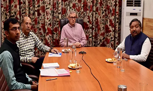 CM उमर अब्दुल्ला ने जम्मू-कश्मीर में बादल फटने और अचानक आई बाढ़ से हुए नुकसान का लिया जायजा