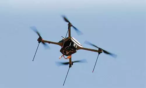 BSF ने अंतरराष्ट्रीय सीमा पर ड्रग्स, ड्रोन और हथियारों के साथ दो लोगों को पकड़ा BSF ने अंतरराष्ट्रीय सीमा पर ड्रग्स, ड्रोन और हथियारों के साथ दो लोगों को पकड़ा