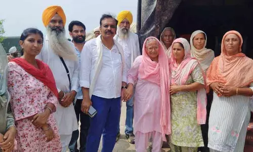 पिंगलवाड़ा समाज प्रमुख, MLA ने बाढ़ प्रभावित क्षेत्रों का दौरा किया, राहत वितरित की पिंगलवाड़ा समाज प्रमुख, MLA ने बाढ़ प्रभावित क्षेत्रों का दौरा किया, राहत वितरित की