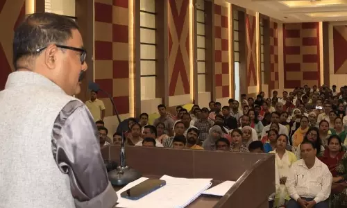 Bareilly: पंचायत वोटर लिस्ट कार्य में ईमानदारी बनाए रखें: डीएम अविनाश सिंह