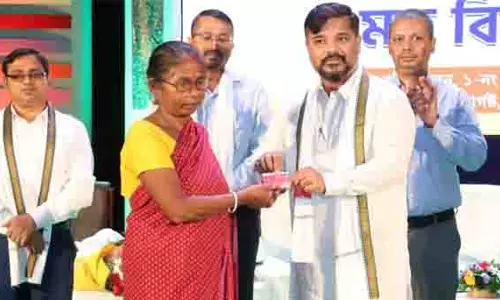 त्रिपुरा में पीडीएस लाभार्थियों को PVC राशन कार्ड का वितरण त्रिपुरा में पीडीएस लाभार्थियों को PVC राशन कार्ड का वितरण