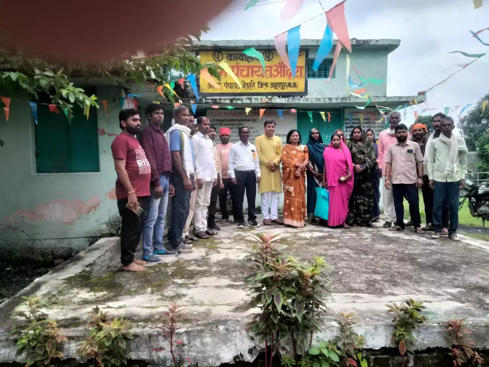 Anuppur: जिला पंचायत अध्यक्ष ने हाई स्कूल निर्माण का आश्वासन दिया
