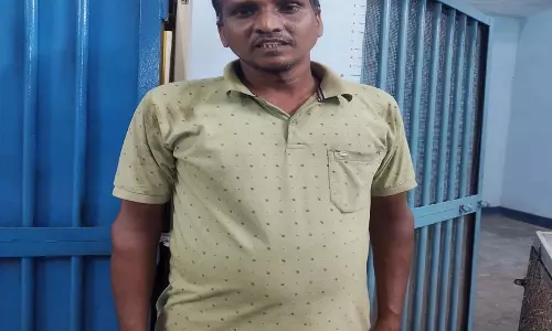 स्कूटी पर शराब ले जाते कोतरारोड़ पुलिस के हत्थे चढ़ा, शराब तस्कर गिरफ्तार स्कूटी पर शराब ले जाते कोतरारोड़ पुलिस के हत्थे चढ़ा, शराब तस्कर गिरफ्तार