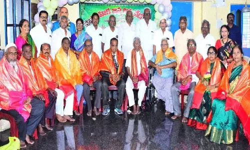 बुढ़ापा खुशी से बिताना चाहिए:  Ravella Seetharamaiah