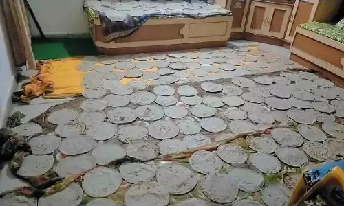 Nashik: गांवों ने मराठा आरक्षण विरोध में 45,000 भाकरी मुंबई भेजी