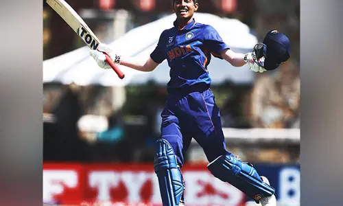 Duleep Trophy: यश धुल ने पूर्वी क्षेत्र के खिलाफ उत्तर क्षेत्र के लिए शतक जड़कर फॉर्म हासिल की Duleep Trophy: यश धुल ने पूर्वी क्षेत्र के खिलाफ उत्तर क्षेत्र के लिए शतक जड़कर फॉर्म हासिल की