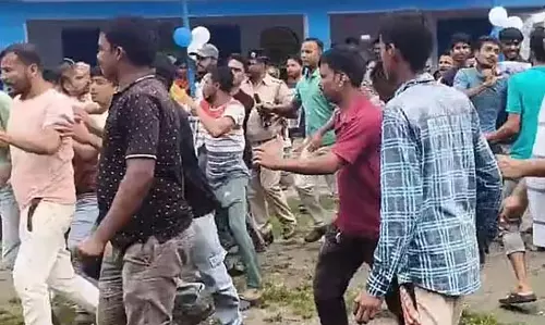 ‘पड़ोस समाधान’ को लेकर बूथ पर TMC, CPM सदस्यों में झड़प