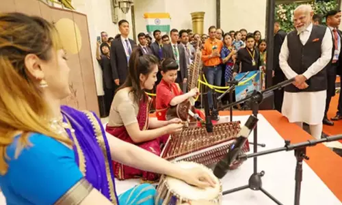 China में प्रवासी भारतीयों ने प्रधानमंत्री मोदी का भव्य स्वागत किया China में प्रवासी भारतीयों ने प्रधानमंत्री मोदी का भव्य स्वागत किया