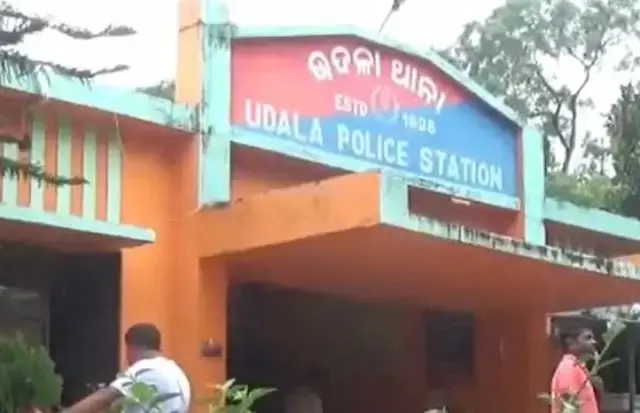 Mayurbhanj: उदाला में ओमनी गाड़ी में 6 युवकों ने युवती का किया यौन शोषण Mayurbhanj: उदाला में ओमनी गाड़ी में 6 युवकों ने युवती का किया यौन शोषण