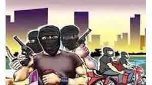 Ludhiana: लुटेरों ने युवक पर धारदार हथियार से किया हमला Ludhiana: लुटेरों ने युवक पर धारदार हथियार से किया हमला