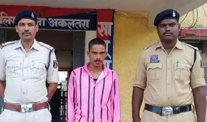 पत्नी को गर्म लोहे से दागा, दहेज के लिए प्रताड़ित करने वाला पति अरेस्ट पत्नी को गर्म लोहे से दागा, दहेज के लिए प्रताड़ित करने वाला पति अरेस्ट