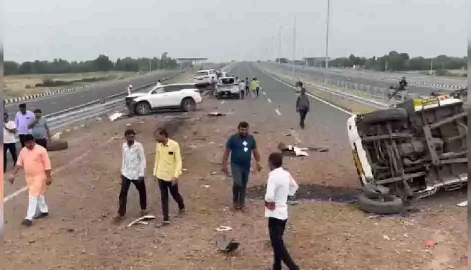 Rajasthan: सड़क हादसा, चार लग्जरी कारों की आपस में टक्कर Rajasthan: सड़क हादसा, चार लग्जरी कारों की आपस में टक्कर