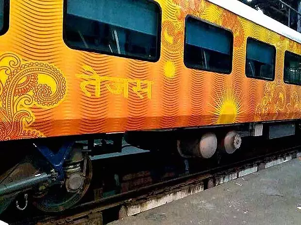 इंदौर-मुंबई सुपरफास्ट स्पेशल तेजस ट्रेन का परिचालन बढ़ाया गया इंदौर-मुंबई सुपरफास्ट स्पेशल तेजस ट्रेन का परिचालन बढ़ाया गया