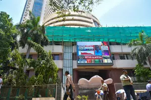 प्राइमरी मार्केट में जमकर निवेश कर रहे एफआईआई, अगस्त में की 40,305 करोड़ रुपए की खरीदारी प्राइमरी मार्केट में जमकर निवेश कर रहे एफआईआई, अगस्त में की 40,305 करोड़ रुपए की खरीदारी