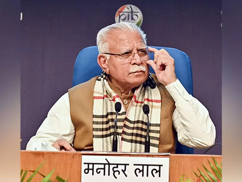 खट्टर ने Haryana के पूर्व सीएम भूपेंद्र हुड्डा पर निशाना साधते हुए कहा खट्टर ने Haryana के पूर्व सीएम भूपेंद्र हुड्डा पर निशाना साधते हुए कहा