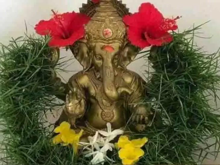 Durva Ashtami: आज भगवान गणेश की दूर्वा से ऐसे करें पूजा, मिलेंगी मनचाही खुशियां Durva Ashtami: आज भगवान गणेश की दूर्वा से ऐसे करें पूजा, मिलेंगी मनचाही खुशियां