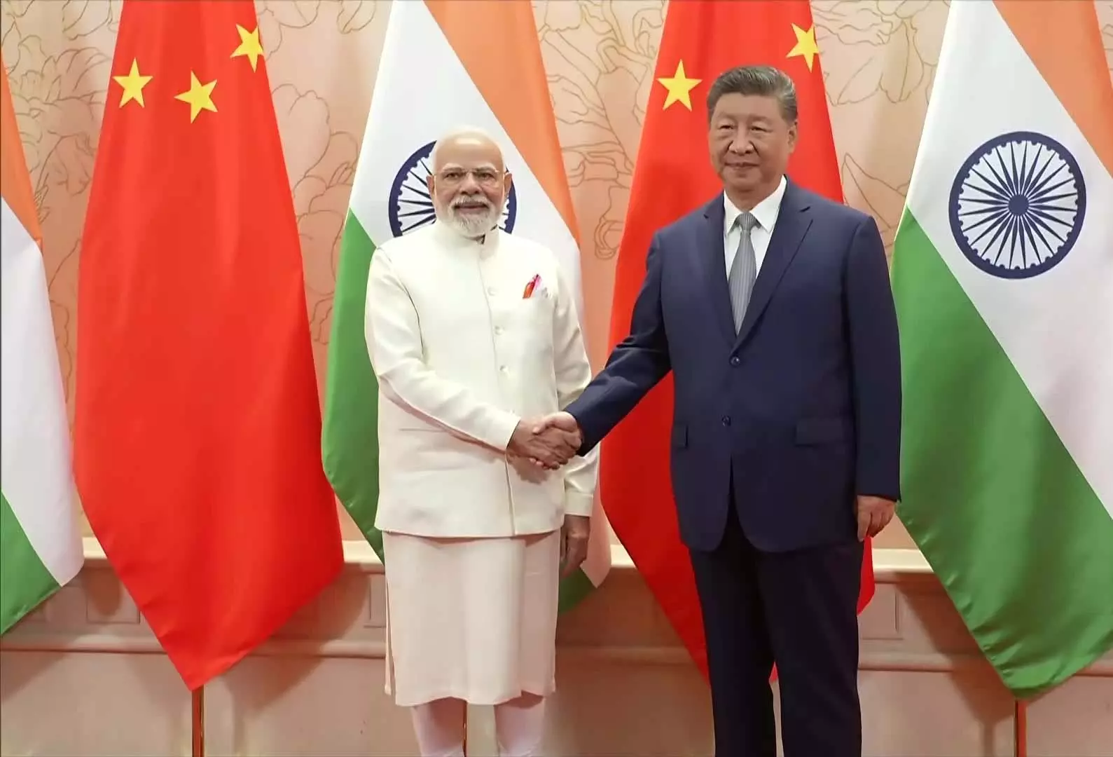 पीएम मोदी से मिलने के बाद चीनी राष्ट्रपति जिनपिंग ने क्या कहा? VIDEO पीएम मोदी से मिलने के बाद चीनी राष्ट्रपति जिनपिंग ने क्या कहा? VIDEO