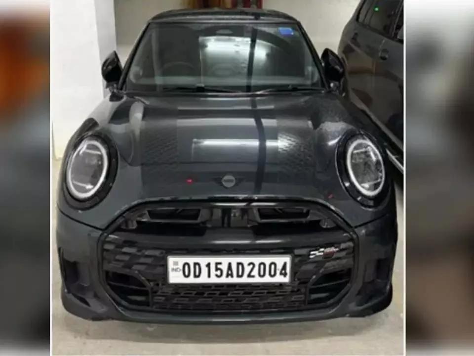 बैंक धोखाधड़ी मामले में ओडिशा के कारोबारी से जुड़े ठिकानों पर ED की छापेमारी, 10 लग्जरी गाड़ियां जब्त बैंक धोखाधड़ी मामले में ओडिशा के कारोबारी से जुड़े ठिकानों पर ED की छापेमारी, 10 लग्जरी गाड़ियां जब्त